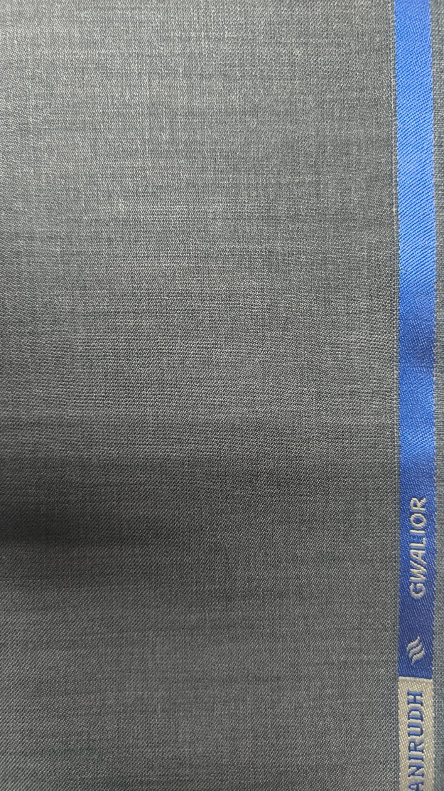 front line — woven polyester-viscose fabric