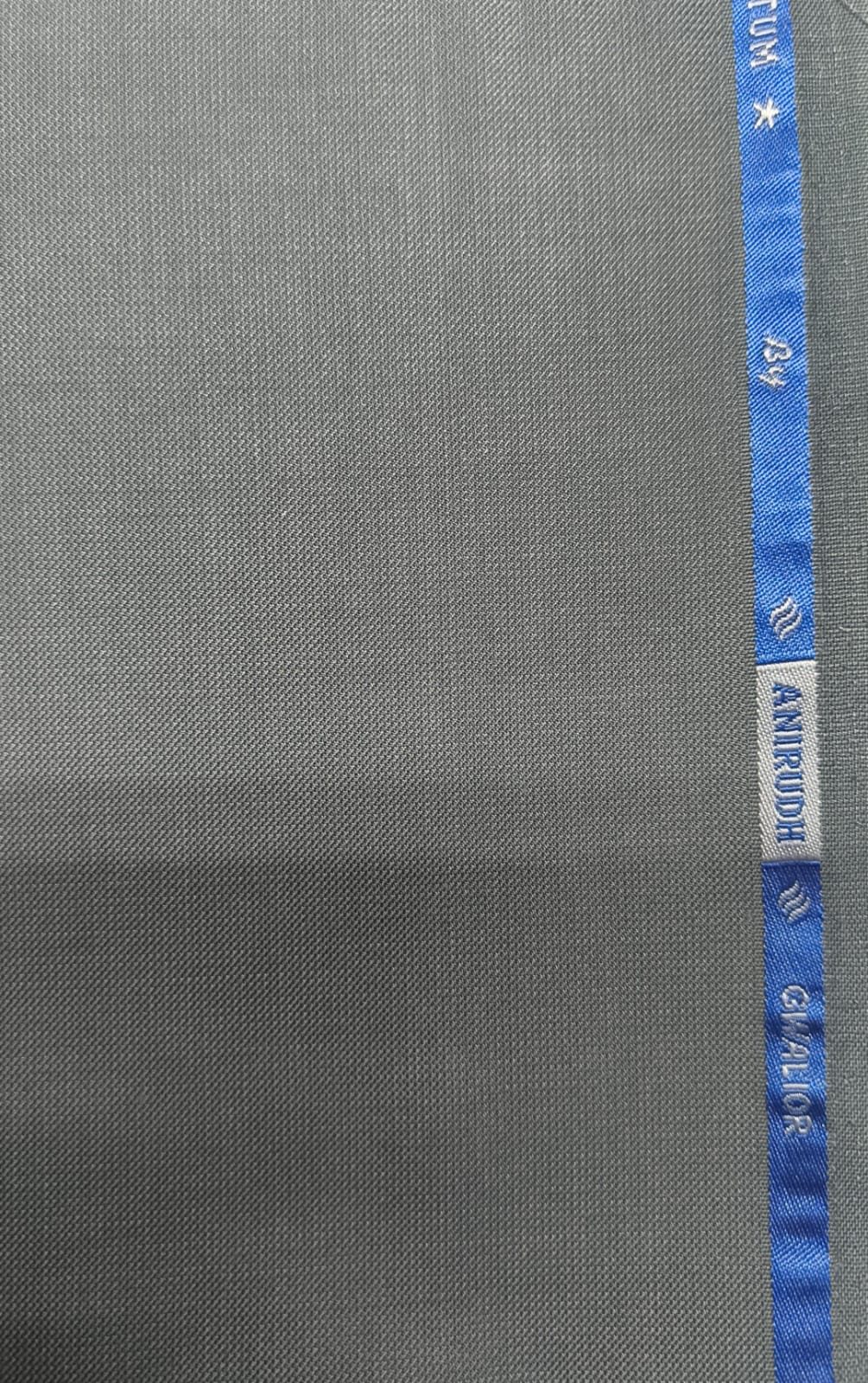 MOMENTUM — woven polyester-viscose fabric